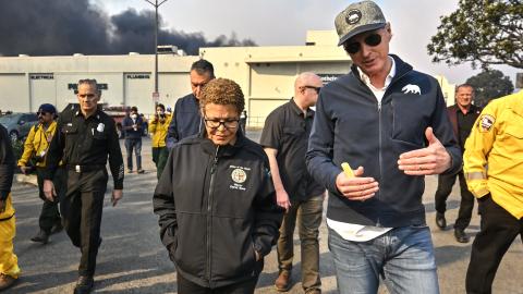 Los Angeles Mayor Karen Bass chats with California Governor Gavin Newsom on Wednesday, January 8, 2025, in Pacific Palisades, CA. (Jeff Gritchen/MediaNews Group/Orange County Register via Getty Images)